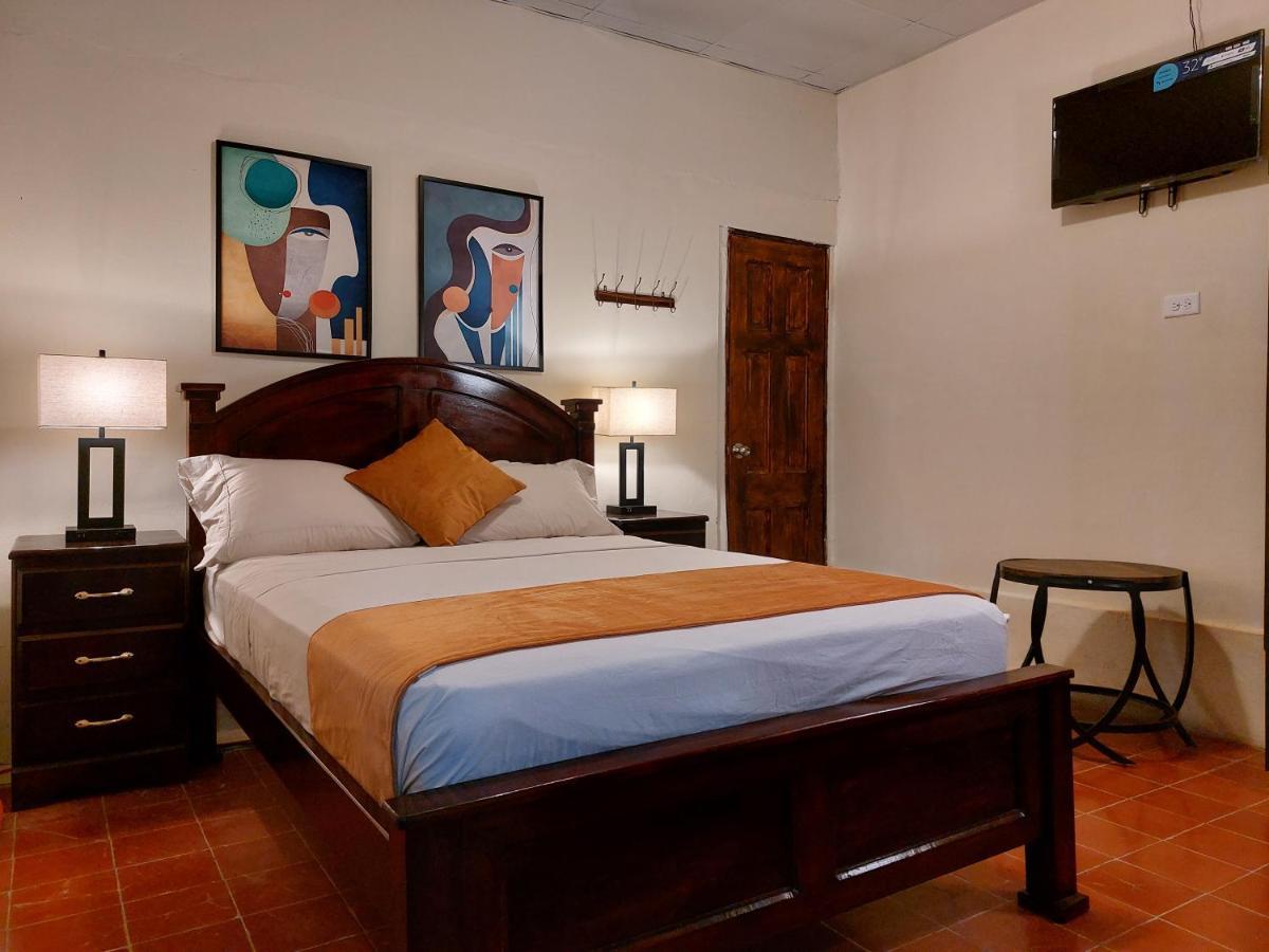 Hospedaje Los Lirios Chitré 外观 照片