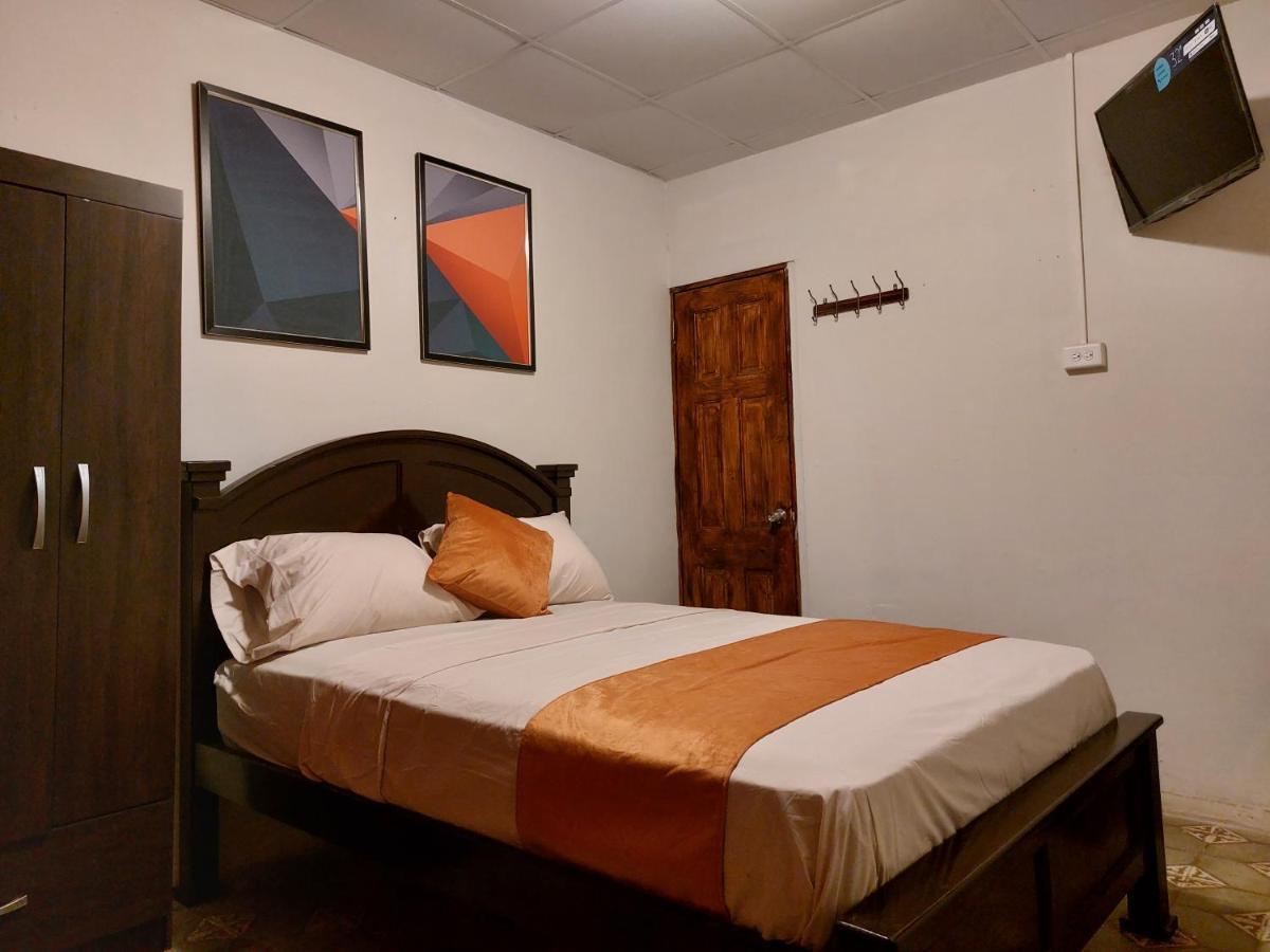 Hospedaje Los Lirios Chitré 外观 照片