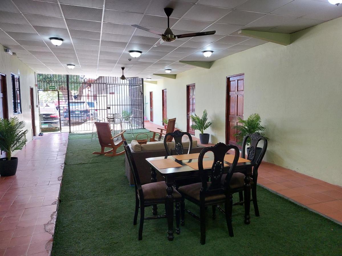 Hospedaje Los Lirios Chitré 外观 照片